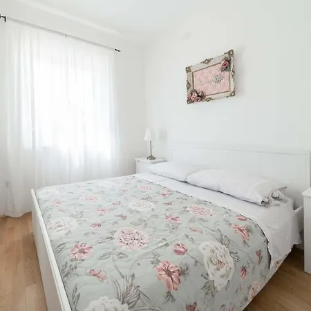 Holiday home Beach House Mela Vlasici